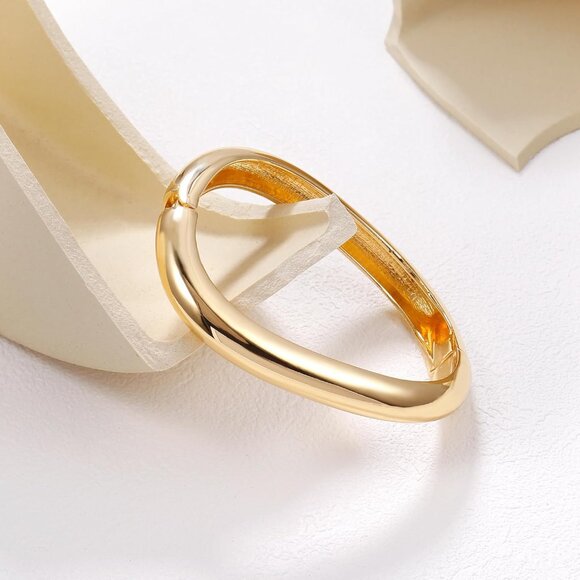 Elegant Gold Wide Cuff Bangle Bracelets for Women, Stylish and Adjustable - Picture 4 of 7